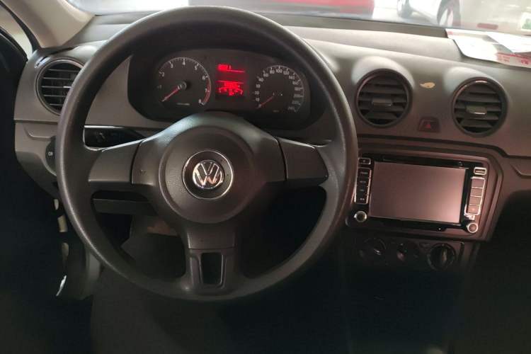 Used Volkswagen Jetta 2013 1.6L Manual Fashion Edition Center Console