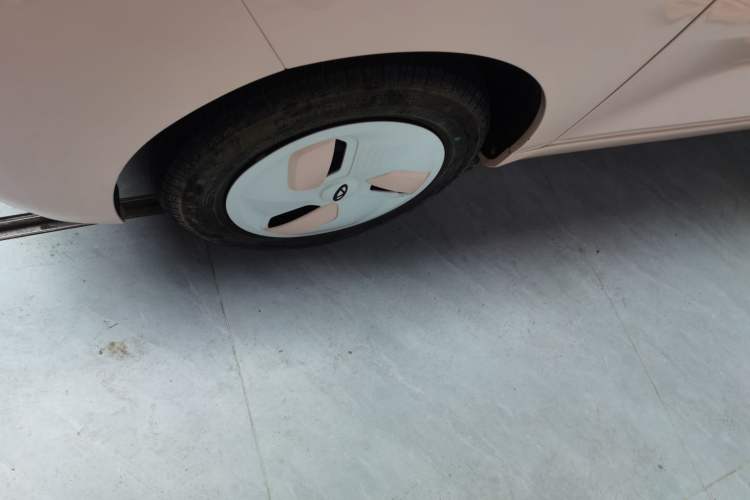 Used Chery QQ Ice Cream 2022 120km Conical Shape Lithium Iron Phosphate