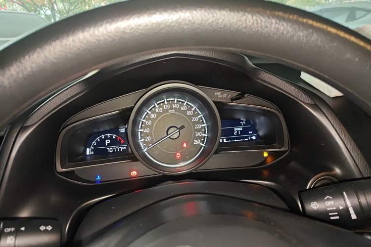 Used Mazda 3 Axela 2019 Cloud-Controlled Sedan 1.5L Automatic Luxury Model China VI Standard