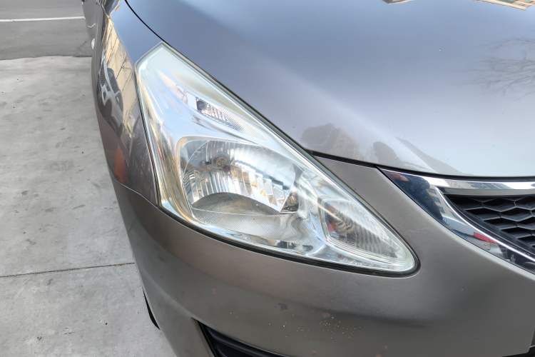 Used Nissan Tiida 2013 1.6L CVT Cool Cafe Edition Right Front Headlight