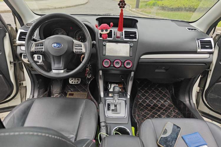 Used Subaru Forester 2013 2.0i Automatic Luxury Edition Center Console