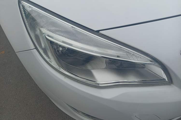 Used Buick GT 2014 XT 1.6L Automatic Fashion Edition Right Front Headlight