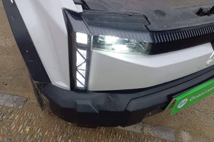 Used iCAR 03 2024 472km Four-Wheel Drive Long-Range Version Right Front Headlight