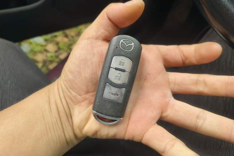 Used Mazda 3 Axela 2017 Sedan 1.5L Automatic Luxury Model China VI Standard
