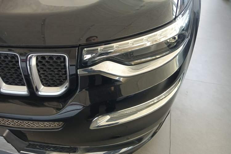 Used Jeep Grand Commander 2018 2.0T Four-Wheel Drive Smart Enjoyment Version China V Emission Standard
