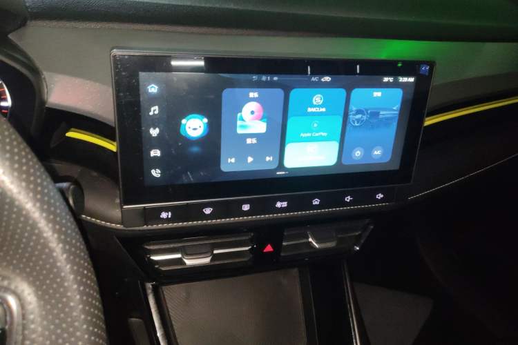 Used Roewe i5 2021 1.5L Manual Platinum Edition Audio And AC Panel