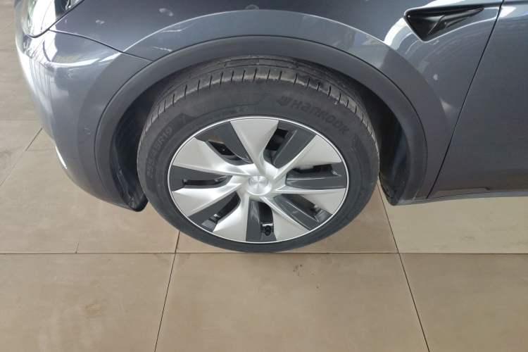 Used Tesla Model Y 2021 Long-Range All-Wheel-Drive Version