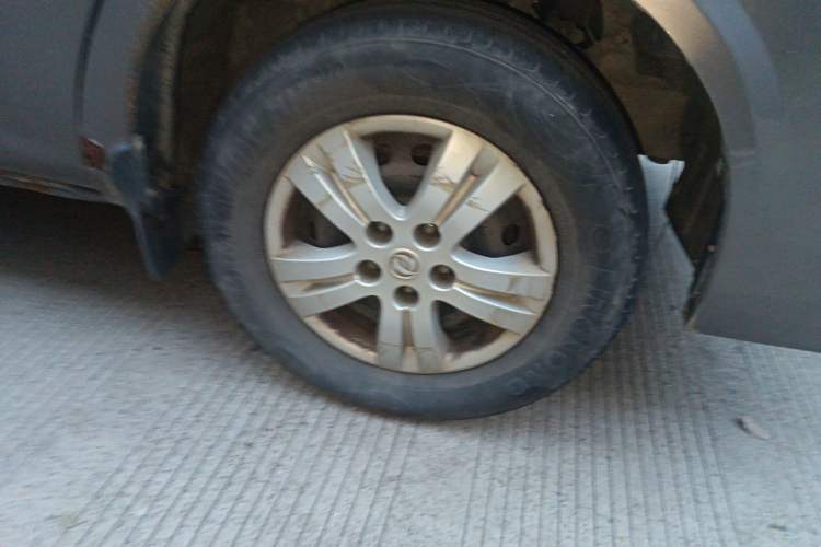 Used FORTHING Lingzhi 2016 M3L 1.6L 7-Seater Comfort Model Right Front Wheel Hub