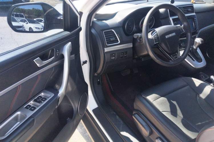 Used Haval M6 2019 1.5T DCT Two-Wheel Drive Value Edition China VI Standard Driver Seat