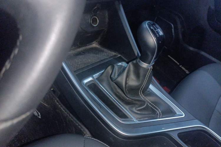 Used Geely Auto Vision X3 2019 Upgraded Model 1.5L Manual Elite Version Gear Lever