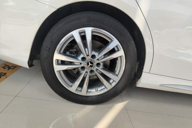 Used Mercedes-Benz C-Class 2021 C 200 L Fashion Edition Sport Version Right Rear Wheel Hub