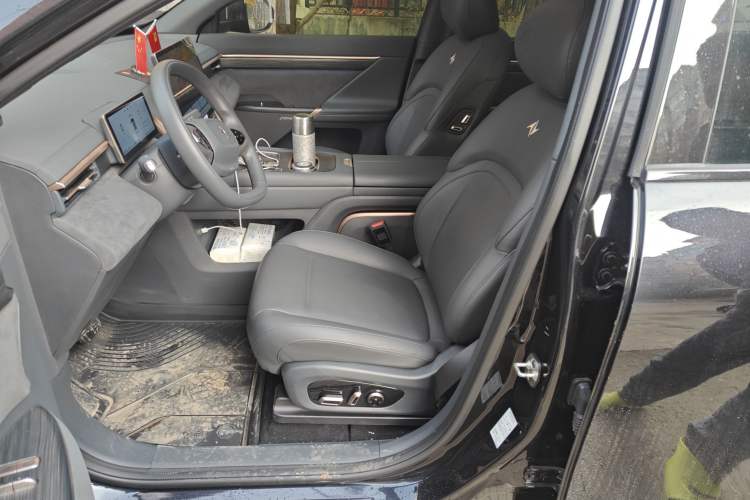 Used Dongfeng eπ eπ008 2024 210Max Range-Extended Version 6 Seats