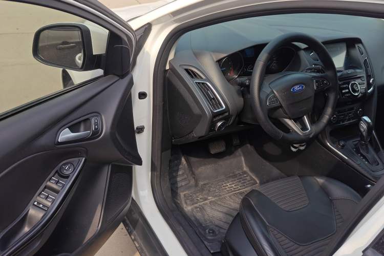 Used Ford Focus 2015 Hatchback 1.6L Automatic Fashion Edition