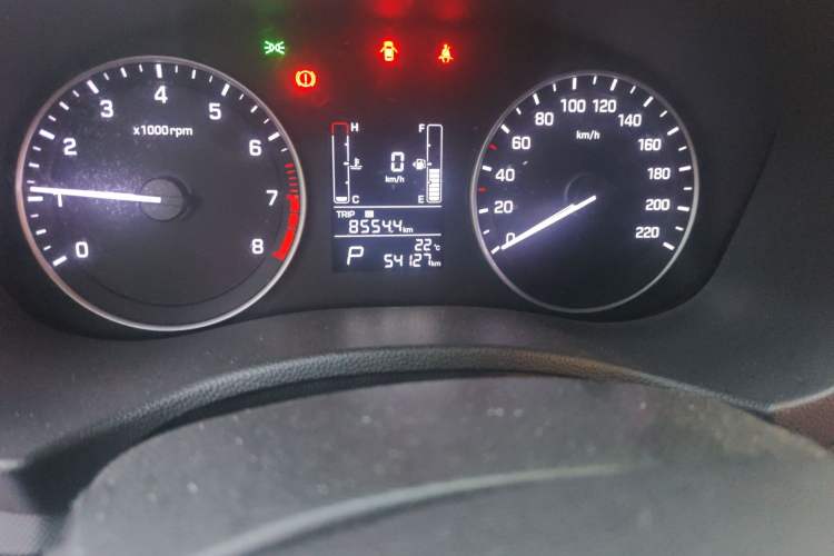 Used Hyundai ix25 2015 1.6L Automatic Two-Wheel Drive Smart GLS Trim Odometer Close Up