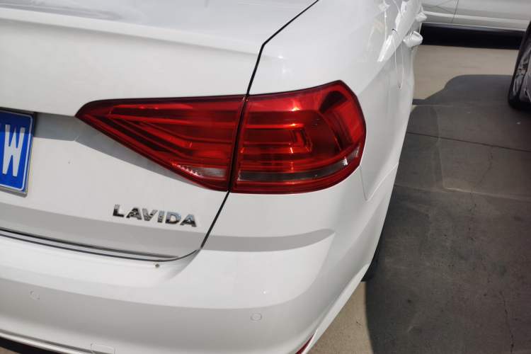 Used Volkswagen Lavida 2017 1.6L Automatic Comfort Edition Right Rear Taillight