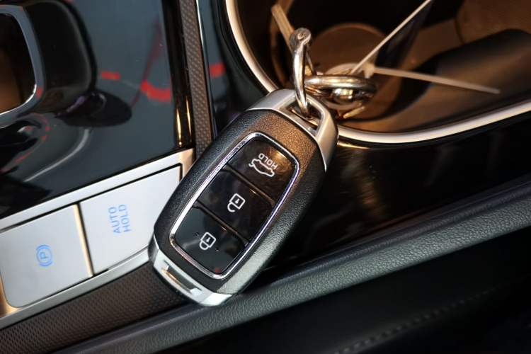 Used Hyundai Elantra 2022 1.5L CVT LUX Prestige Edition
