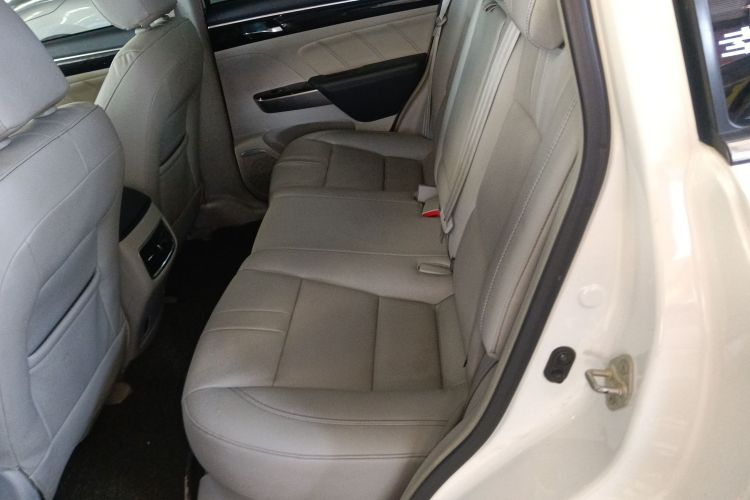 Used GAC Trumpchi GS7 2017 320T Two-Wheel-Drive Luxury Smart Connectivity Model
