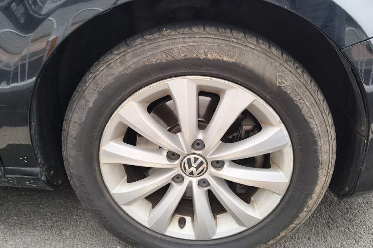 Used Volkswagen Magotan 2016 1.8TSI Smart Comfort Model Right Front Wheel Hub