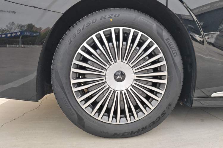 Used VOYAH Dream 2025 PHEV Four-Wheel-Drive Flagship Kunpeng Edition Right Rear Wheel Hub