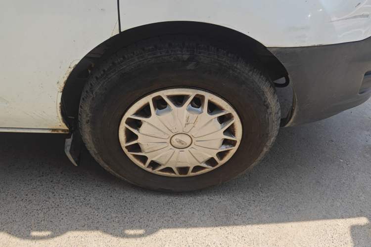 Used Ford Transit 2017 2.0T Diesel Multi-Function Commercial Vehicle Mid-Drive Mid-Roof China V Standard
