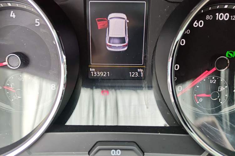 Used Volkswagen Tiguan L 2017 330TSI Automatic Two-Wheel Drive Luxury Edition Odometer Close Up