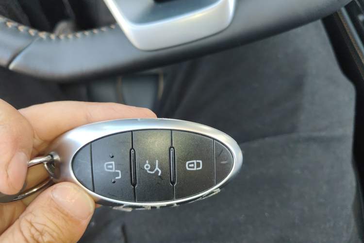 Used Bestune T77 2023 1.5T Automatic Luxury Model Vehicle Key