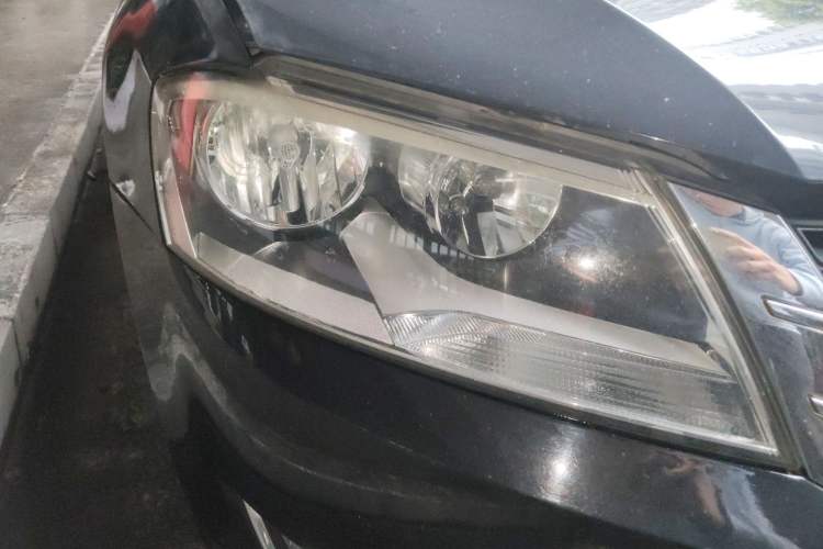 Used Volkswagen Lavida 2013 1.4TSI DSG Comfort Edition Right Front Headlight