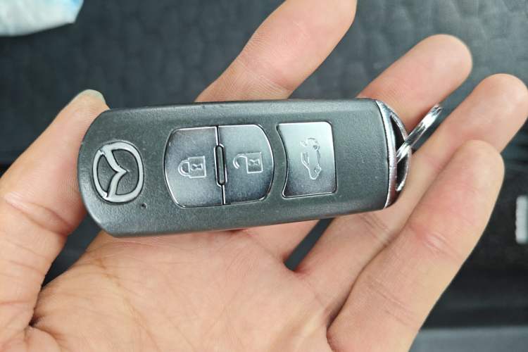 Used Mazda 3 Axela 2016 Sedan 1.5L Automatic Luxury Model