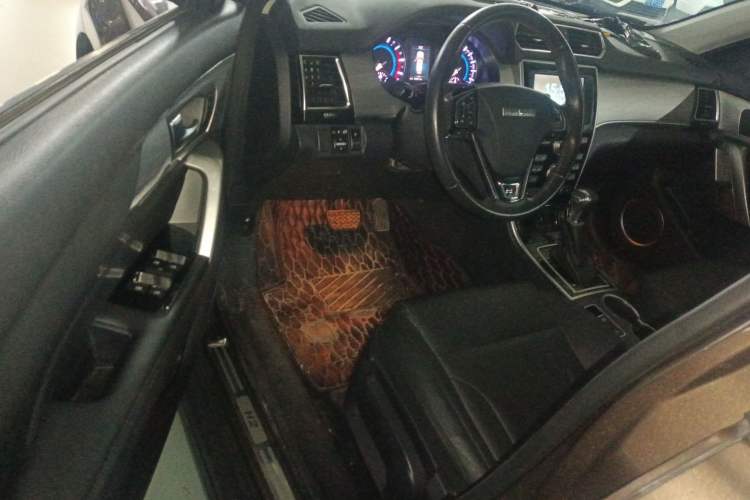 Used Haval H2 2017 Red-Label 1.5T Automatic Two-Wheel Drive Luxury Model Driver Seat