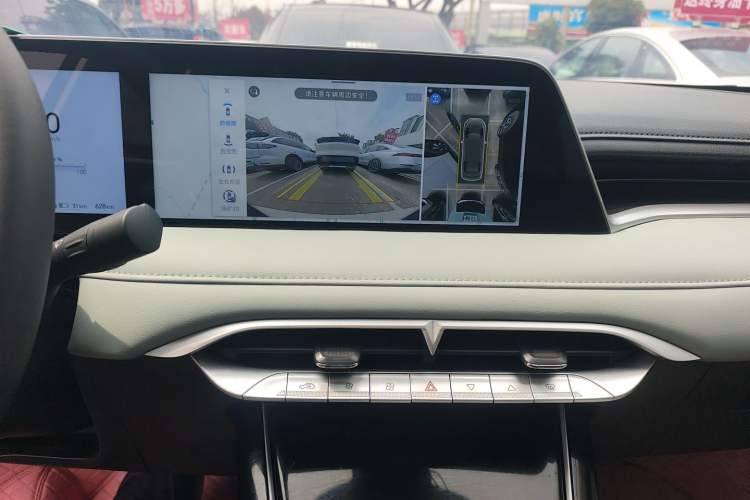 Used Venucia V DD-i 2023 110 km iE Version Audio And AC Panel