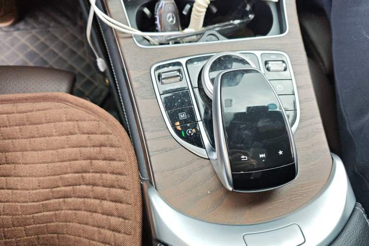Used Mercedes-Benz GLC 2018 GLC 300 4MATIC Sport Edition Gear Lever