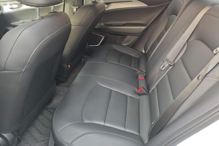Used Geometry A 2024 410KM Travel Edition Left Rear Seat