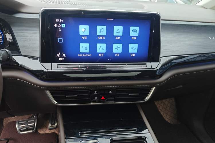 Used Volkswagen Viloran 2023 380TSI Prestige Edition Audio And AC Panel