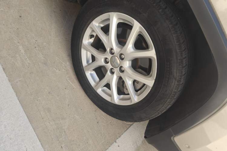 Used Jeep Cherokee 2016 2.4L Leading Edition
