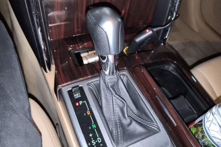 Used Toyota Reiz 2012 2.5V Fengdu Elite Stylish Edition Gear Lever