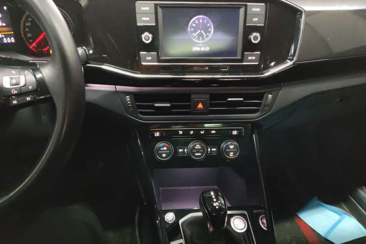 Used Volkswagen Tayron 2019 330TSI Two-Wheel-Drive Luxury Version China V Emission Standard Audio And AC Panel