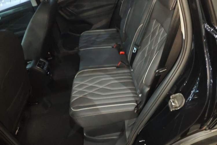 Used Volkswagen Tiguan L 2023 Restyled 330TSI Automatic Two-Wheel Drive R-Line Enhanced Comfort Version Left Rear Seat