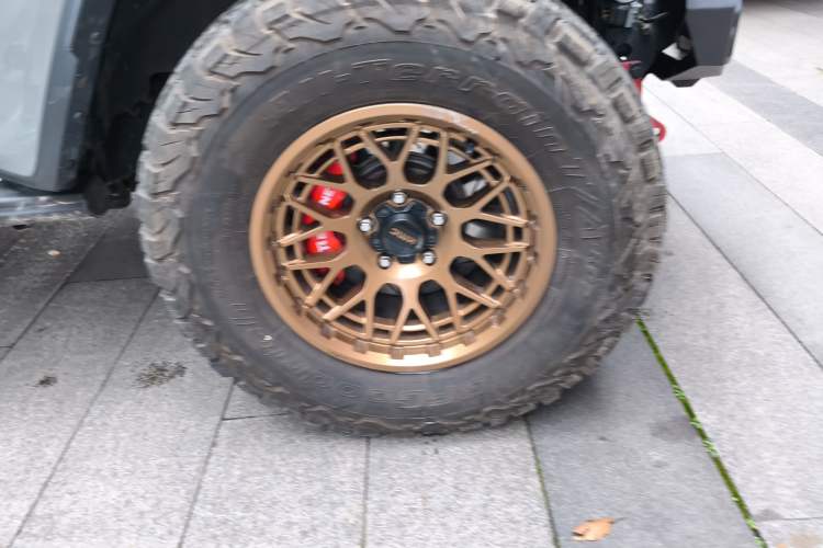 Used Jeep Gladiator 2022 3.6L Pioneer Edition Right Front Wheel Hub