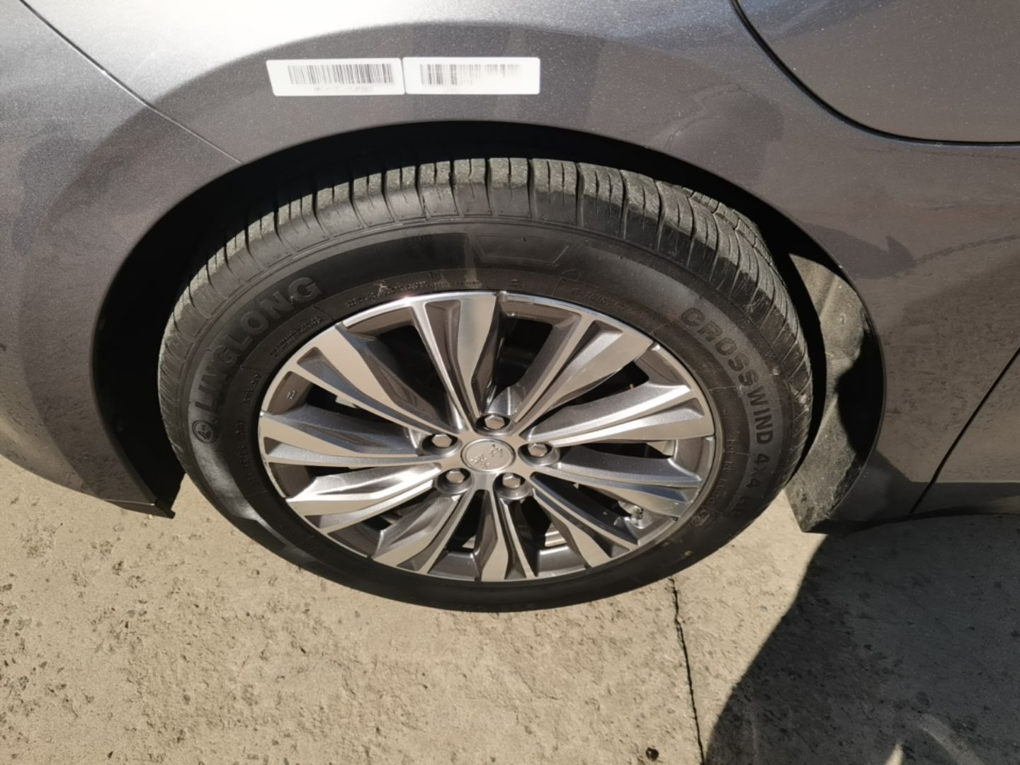 Hongqi E-QM5 2024 610 km PLUS — снимка 10