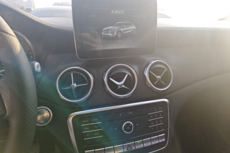 Used Mercedes-Benz GLA 2017 GLA 220 4MATIC Fashion Model
