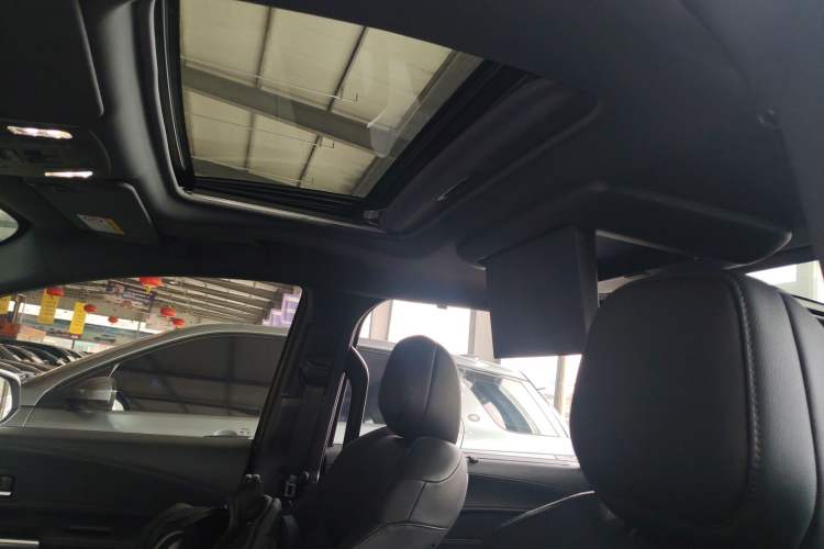 Used Toyota Sienna 2021 2.5L Hybrid Platinum Edition