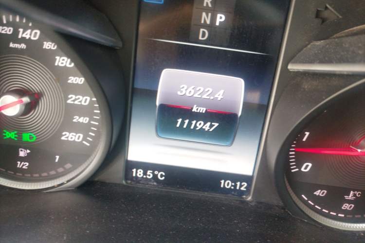 Used Mercedes-Benz GLC 2018 Refreshed GLC 300 4MATIC Dynamic Edition Odometer Close Up