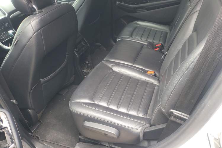 Used Ford Edge 2015 2.0T GTDi Two-Wheel-Drive High-Line Version
