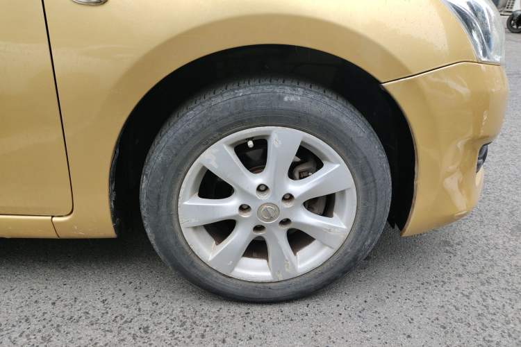 Used Nissan Tiida 2011 1.6L CVT Smart Version Right Front Wheel Hub