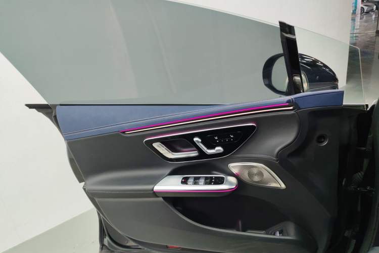 Used Mercedes-Benz EQE 2022 350 Pioneer Edition Interior 7