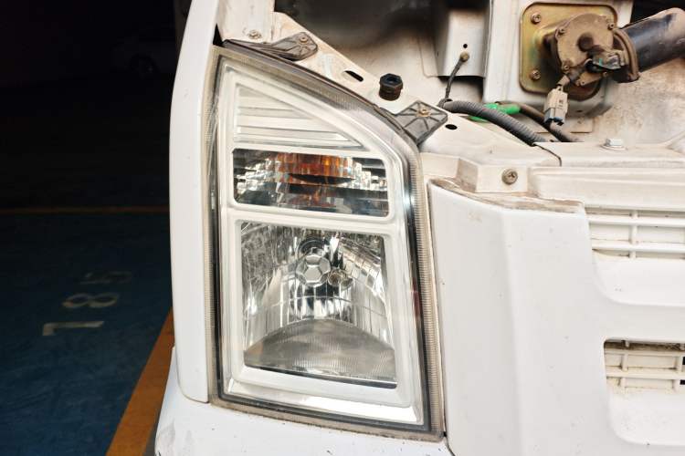 Used Dongfeng Xiaokang C37 2012 1.4L Entrepreneur II Type DK13-06 Right Front Headlight