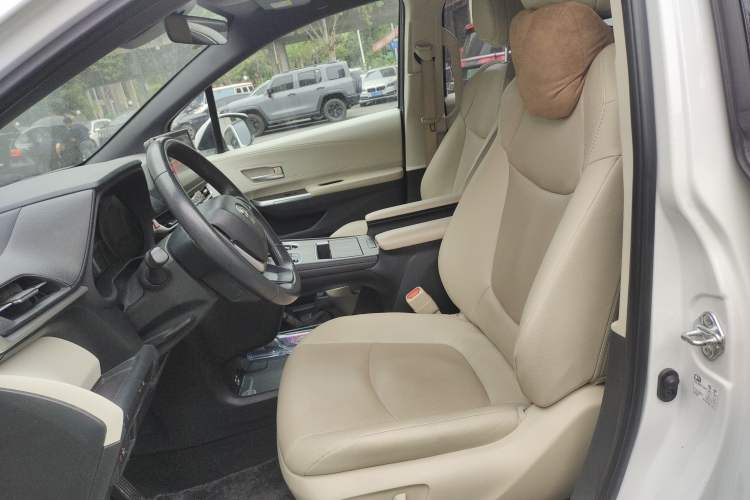 Used Toyota SIENNA 2023 2.5L Hybrid Luxury Edition Left Front Seat