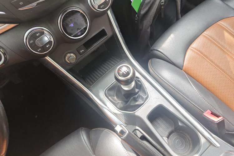 Used BYD Song 2016 1.5TI Manual Luxury Model Gear Lever