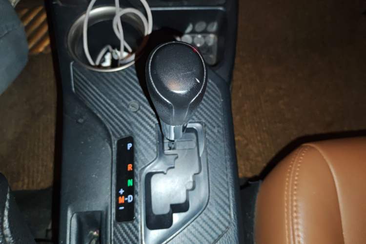 Used Toyota RAV4 2015 2.0L CVT Two-Wheel Drive Urban Edition Gear Lever