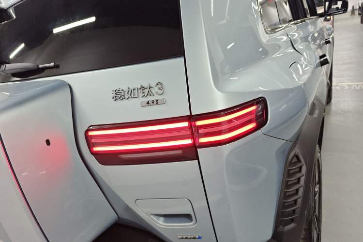 Used Formula Leopard Titanium 3 2025 501 km All-Wheel Drive Intelligent Driving Max Edition Right Rear Taillight